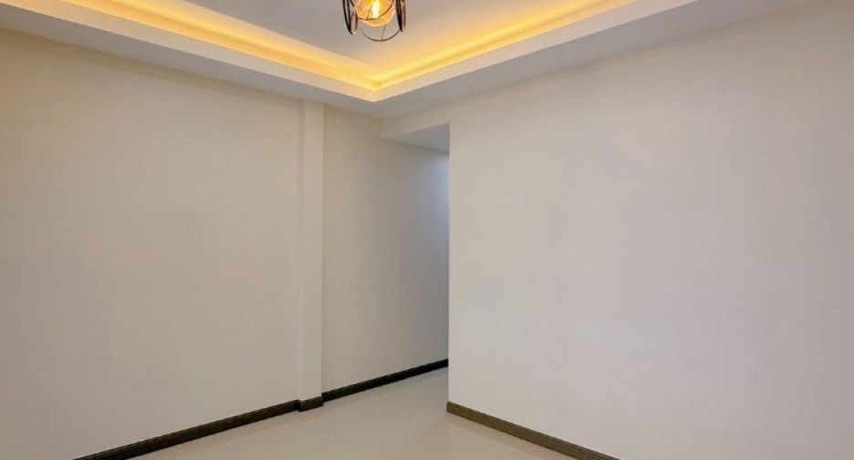 For sale 2 bedrooms townhouse in Khlong Sam Wa, Bangkok