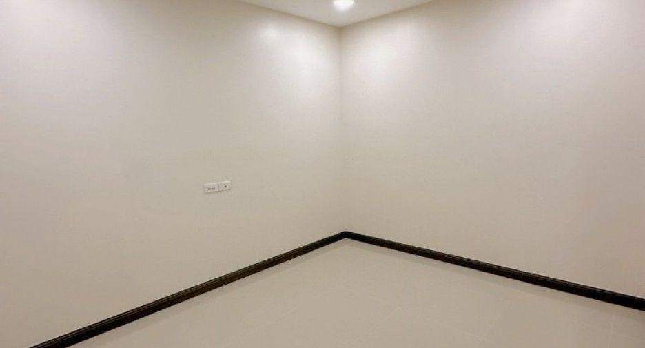 For sale 2 bedrooms townhouse in Khlong Sam Wa, Bangkok