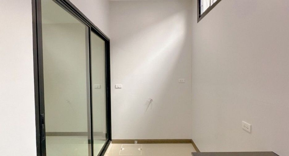 For sale 2 bedrooms townhouse in Khlong Sam Wa, Bangkok