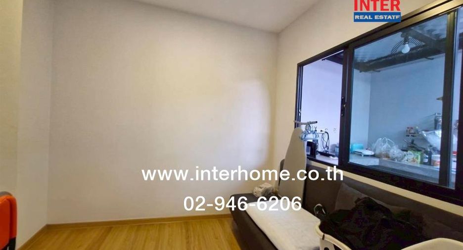 For sale 3 bedrooms townhouse in Mueang Samut Sakhon, Samut Sakhon