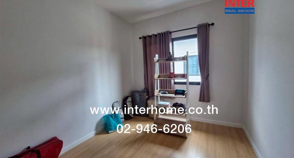 For sale 3 bedrooms townhouse in Mueang Samut Sakhon, Samut Sakhon