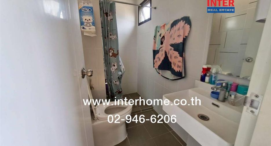 For sale 3 bedrooms townhouse in Mueang Samut Sakhon, Samut Sakhon