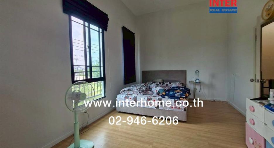 For sale 3 bedrooms townhouse in Mueang Samut Sakhon, Samut Sakhon