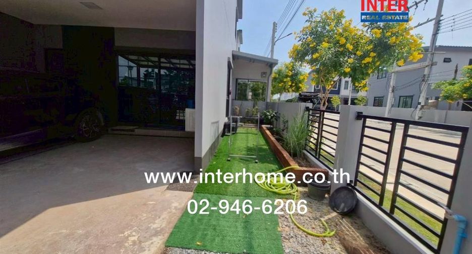 For sale 3 bedrooms townhouse in Mueang Samut Sakhon, Samut Sakhon
