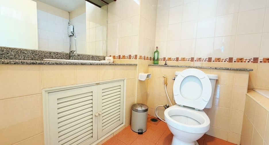 For sale 1 bed condo in Si Racha, Chonburi