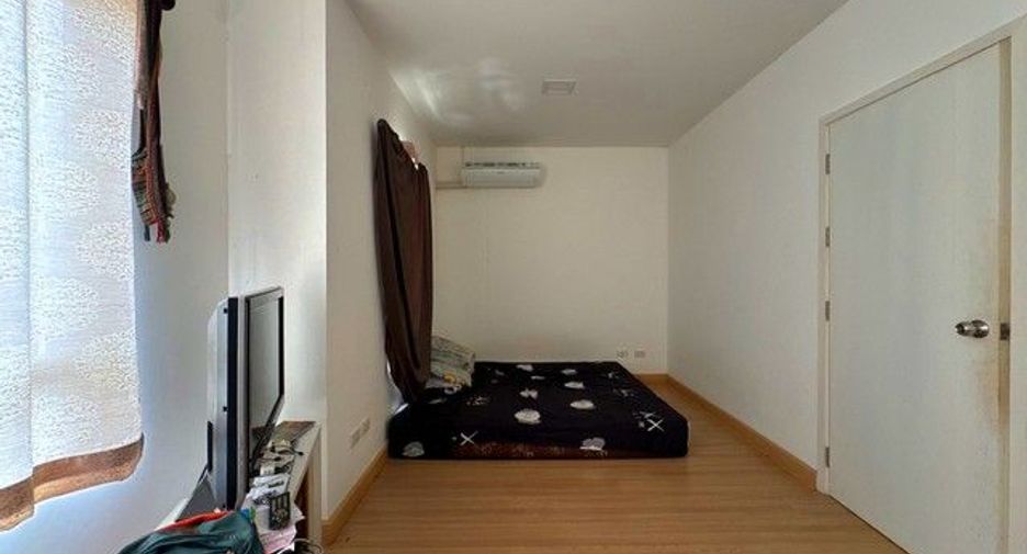 Reihenhaus zum Kauf mit 3 Zimmer in Ban Bueng, Chonburi