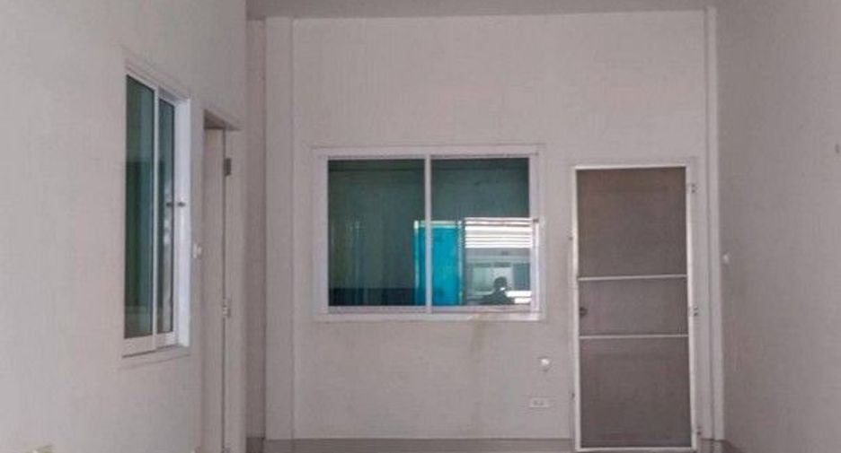 À vendre 2 chambres maison à Ban Bueng, Chonburi