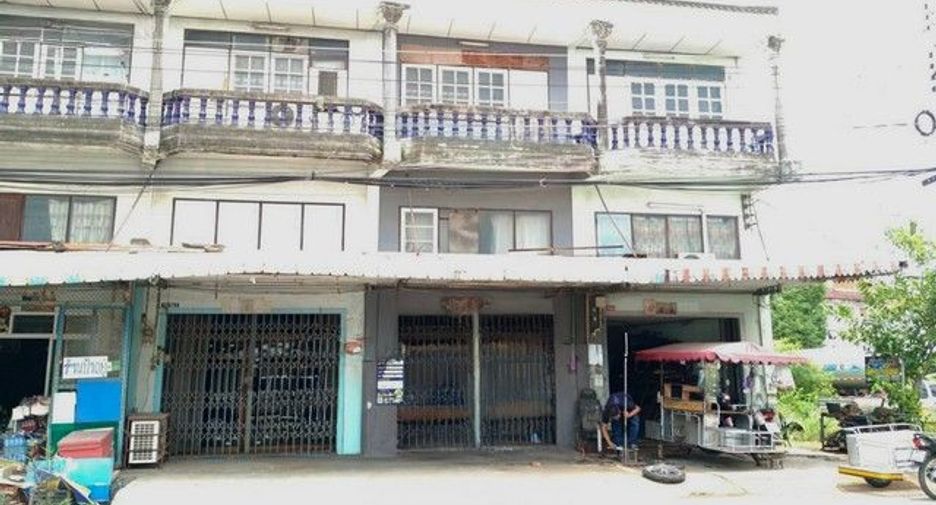 出售 4 卧室 商业空间 在 Ban Bueng, Chon Buri