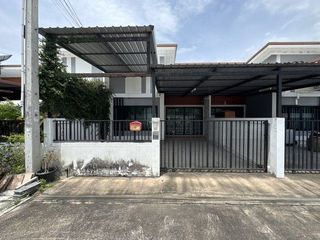 出售 2 卧室 联排别墅 在 Ban Bueng, Chon Buri