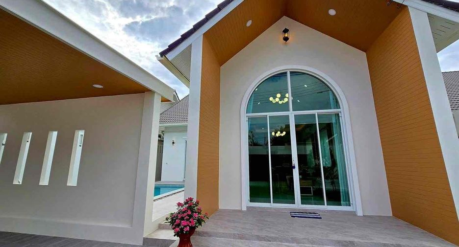For rent 3 bedrooms villa in East Pattaya, Pattaya