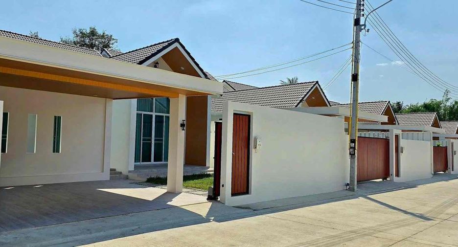 For rent 3 bedrooms villa in East Pattaya, Pattaya
