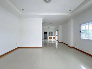 For sale 3 bedrooms townhouse in Phan Thong, Chonburi