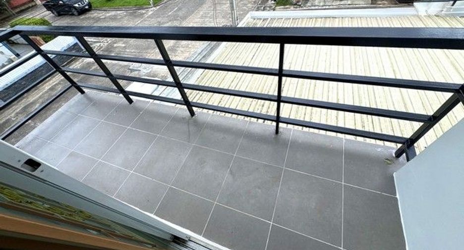 For sale 3 ベッドルーム townhouse in Phan Thong, Chonburi