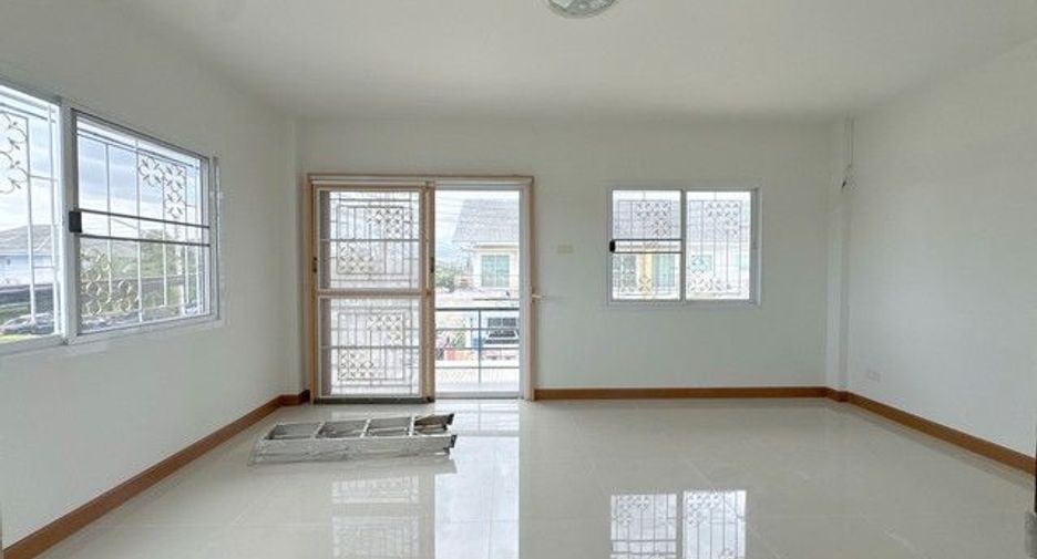 For sale 3 ベッドルーム townhouse in Phan Thong, Chonburi