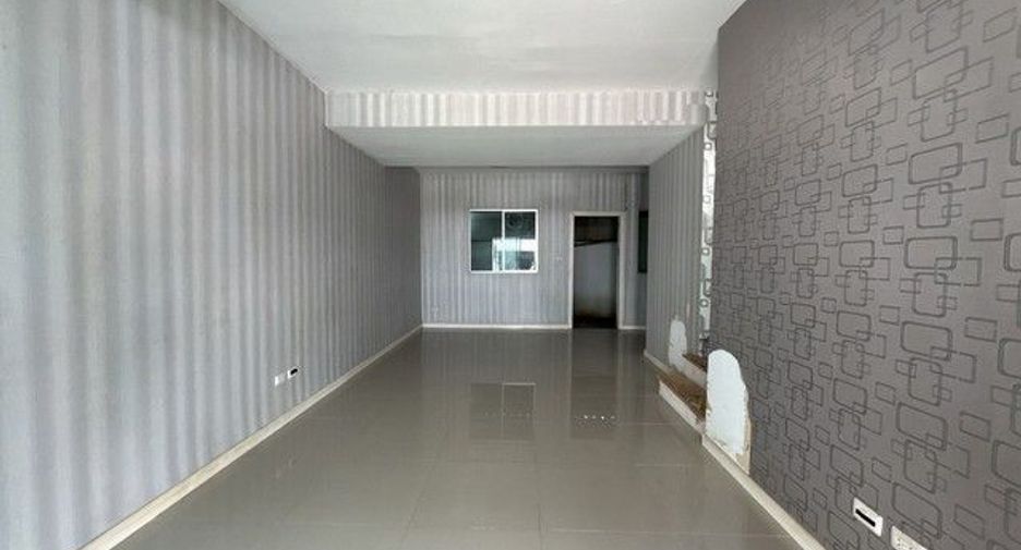 Reihenhaus zum Kauf mit 3 Zimmer in Ban Bueng, Chonburi