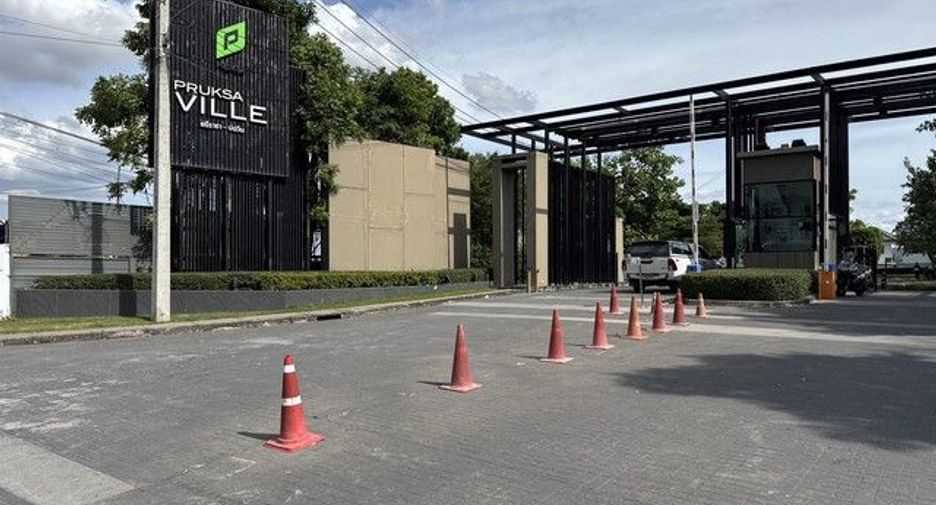 Reihenhaus zum Kauf mit 3 Zimmer in Ban Bueng, Chonburi