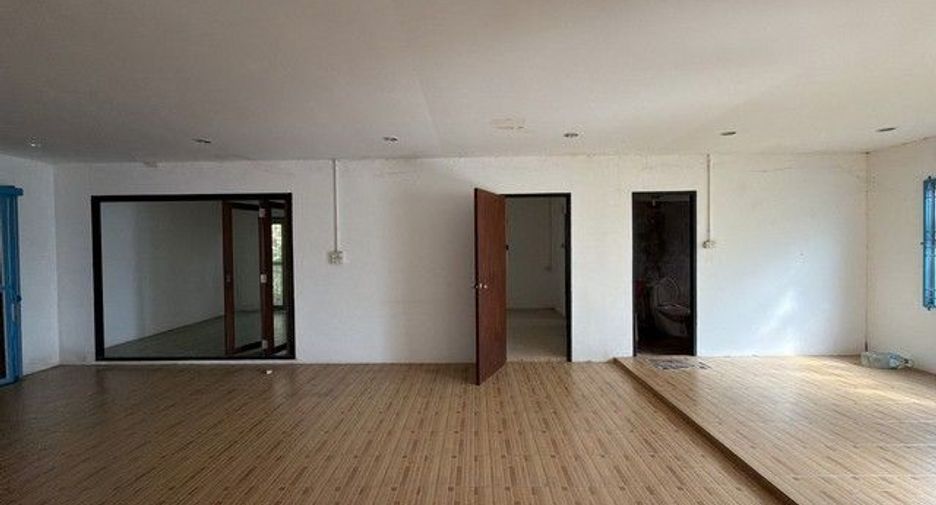 Haus zum Kauf mit 2 Zimmer in Ban Bueng, Chonburi