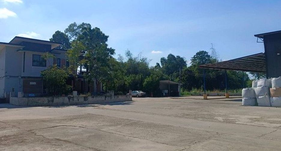 For sale 3 bedrooms warehouse in Ban Bueng, Chonburi