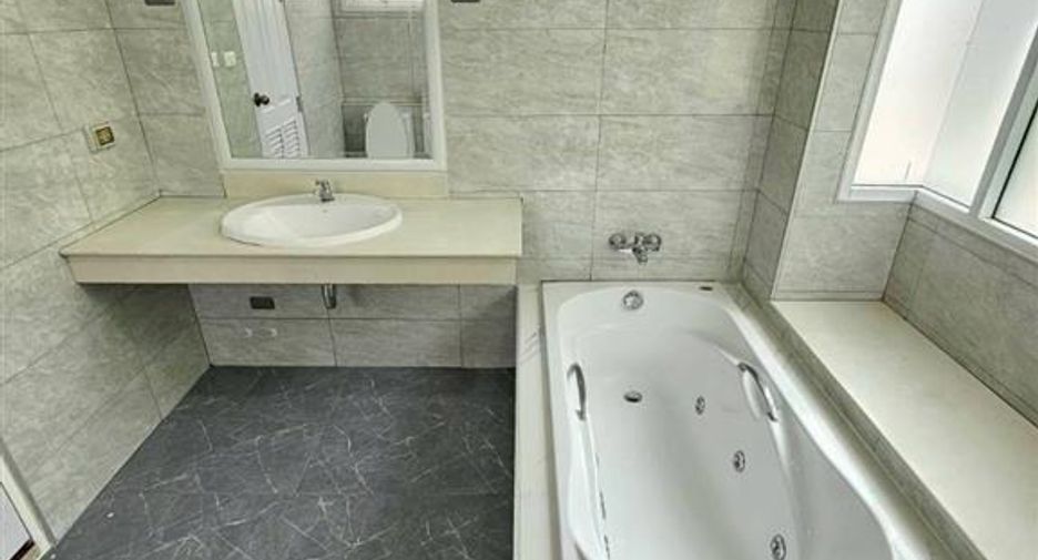 Продажа 4 спальни дом в Bang Bua Thong, Нонтабури