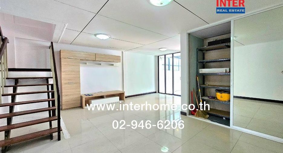 For sale 3 bedrooms townhouse in Chatuchak, Bangkok