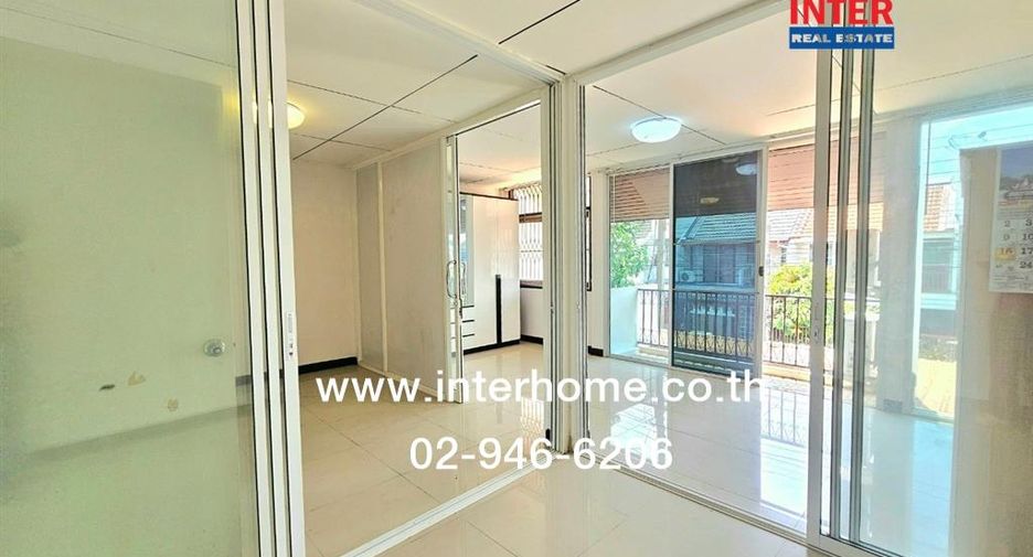 For sale 3 bedrooms townhouse in Chatuchak, Bangkok