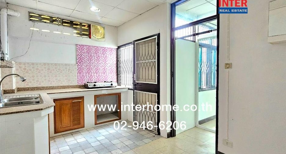 For sale 3 bedrooms townhouse in Chatuchak, Bangkok