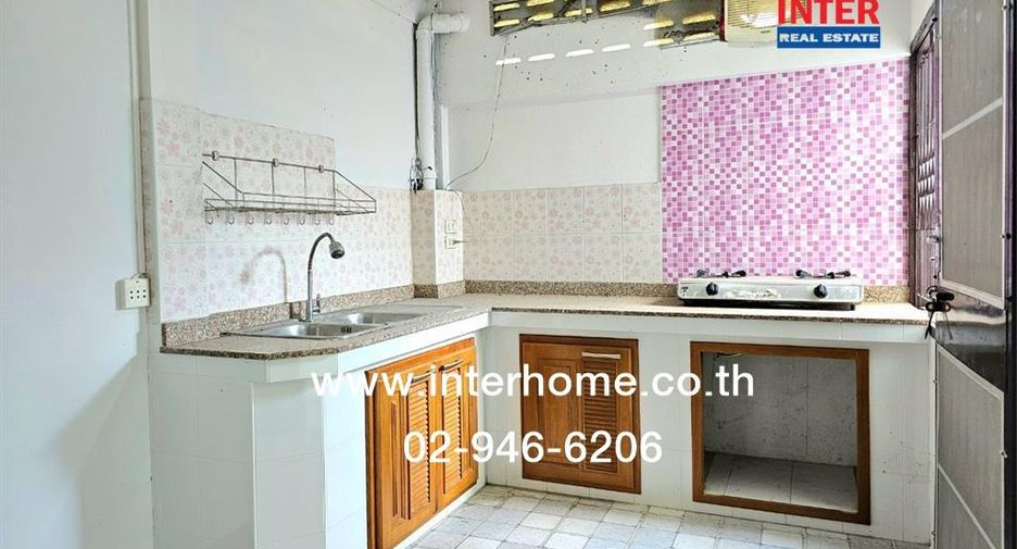 For sale 3 bedrooms townhouse in Chatuchak, Bangkok