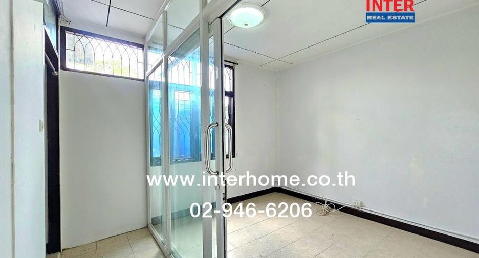 For sale 3 bedrooms townhouse in Chatuchak, Bangkok