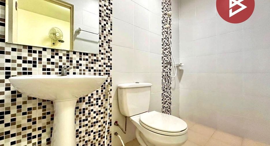 Casa adosada en venta de 3 habitaciones en Thung Khru, Bangkok