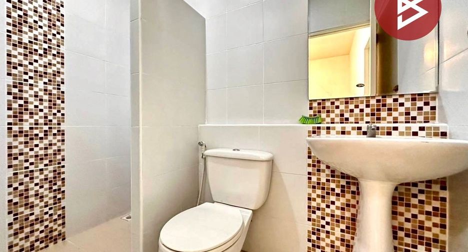 Casa adosada en venta de 3 habitaciones en Thung Khru, Bangkok