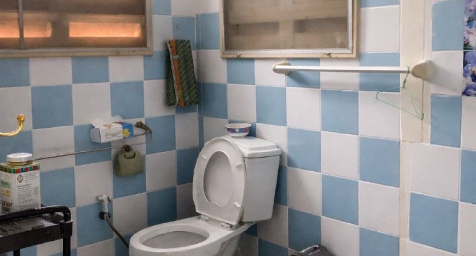 For sale 3 bedrooms townhouse in Nong Khaem, Bangkok
