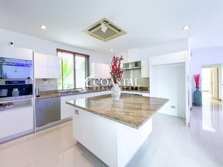 À louer et à vendre 5 chambres maison à Bang Lamung, Chonburi
