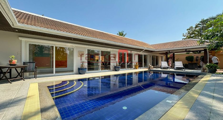 For rent 3 bedrooms villa in East Pattaya, Pattaya