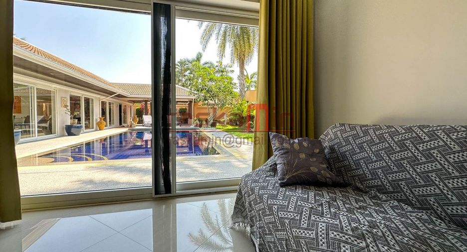 For rent 3 bedrooms villa in East Pattaya, Pattaya