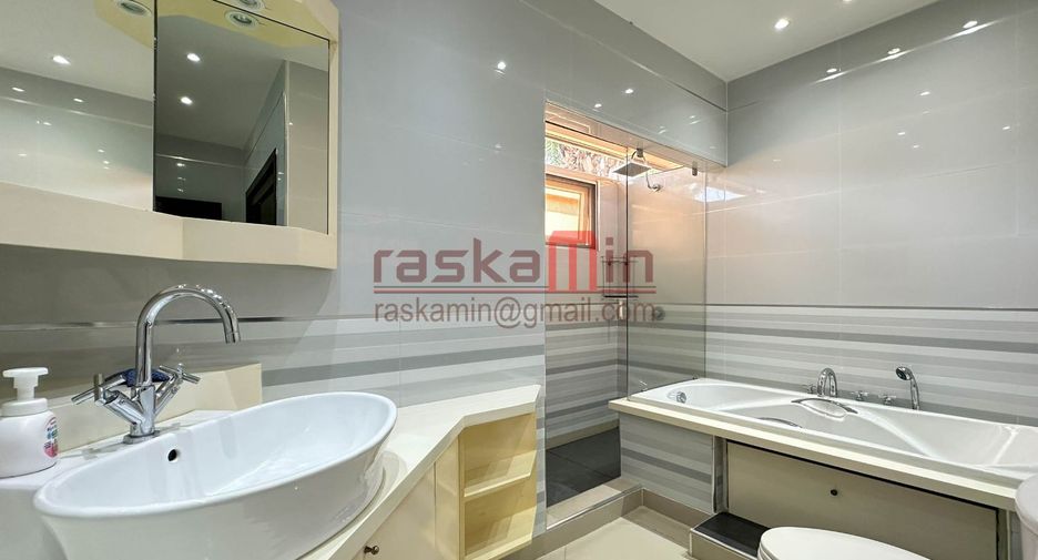 For rent 3 bedrooms villa in East Pattaya, Pattaya
