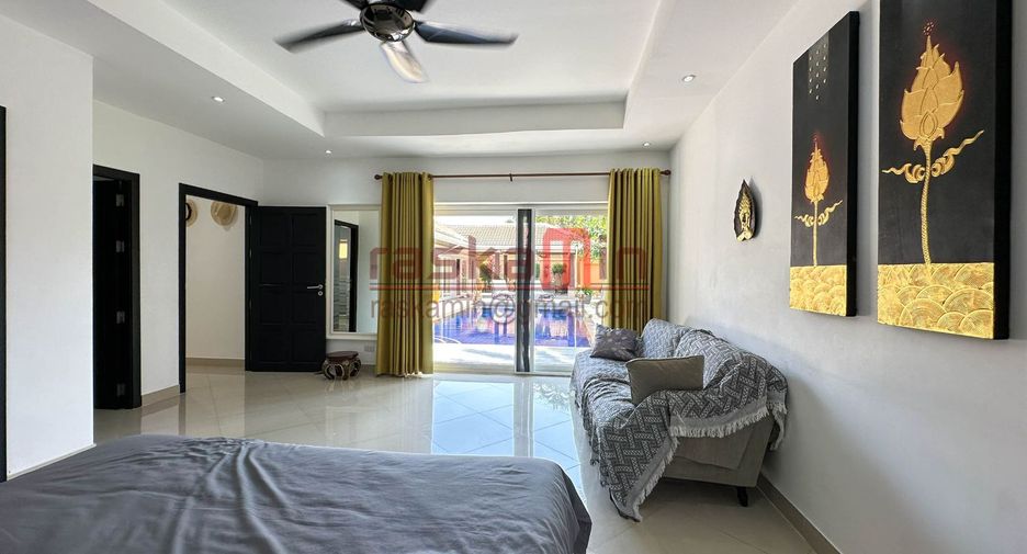 For rent 3 bedrooms villa in East Pattaya, Pattaya