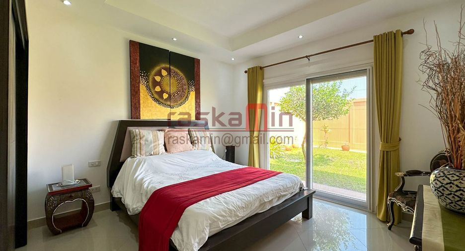 For rent 3 bedrooms villa in East Pattaya, Pattaya