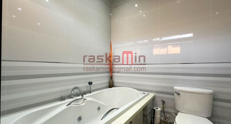 For rent 3 bedrooms villa in East Pattaya, Pattaya