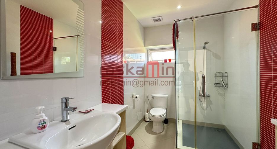 For rent 3 bedrooms villa in East Pattaya, Pattaya