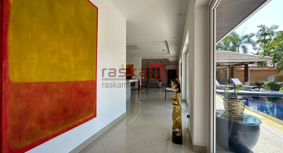 For rent 3 bedrooms villa in East Pattaya, Pattaya