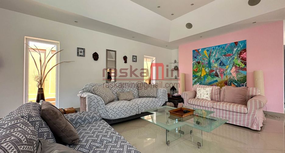 For rent 3 bedrooms villa in East Pattaya, Pattaya