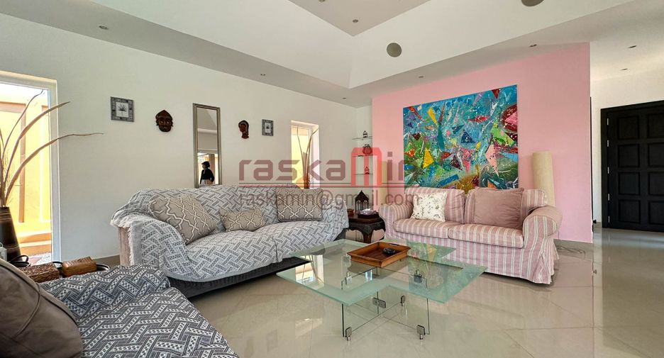 For rent 3 bedrooms villa in East Pattaya, Pattaya