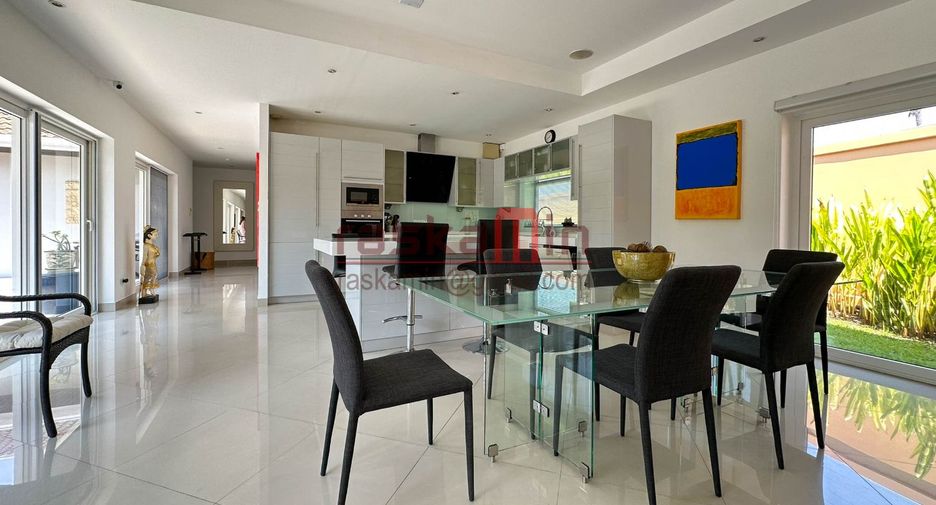 For rent 3 bedrooms villa in East Pattaya, Pattaya