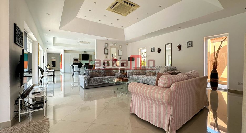 For rent 3 bedrooms villa in East Pattaya, Pattaya