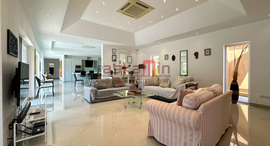 For rent 3 bedrooms villa in East Pattaya, Pattaya