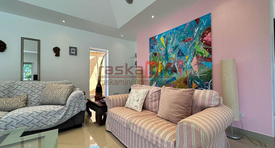 For rent 3 bedrooms villa in East Pattaya, Pattaya