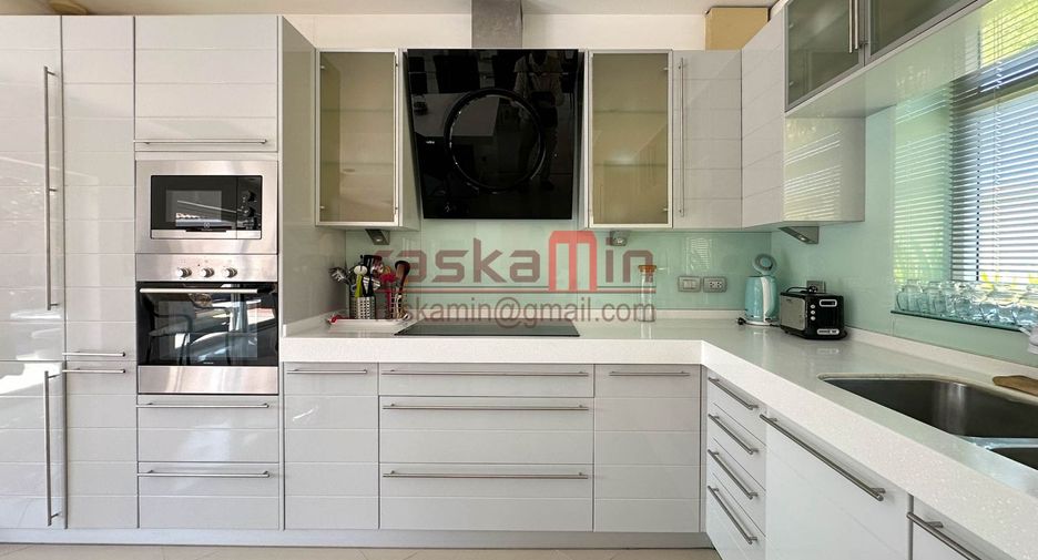 For rent 3 bedrooms villa in East Pattaya, Pattaya