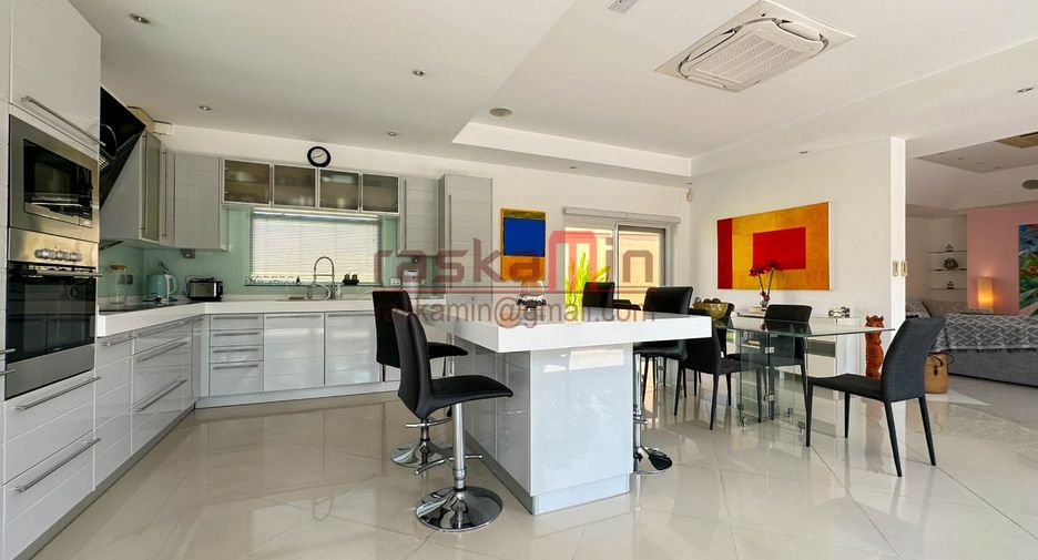For rent 3 bedrooms villa in East Pattaya, Pattaya