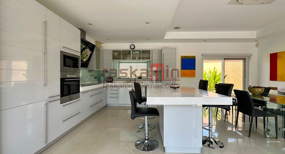 For rent 3 bedrooms villa in East Pattaya, Pattaya