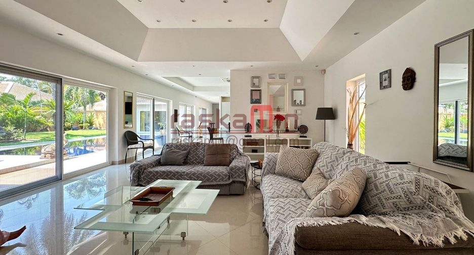 For rent 3 bedrooms villa in East Pattaya, Pattaya
